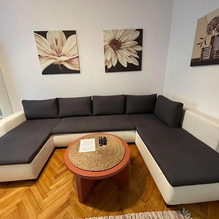 Appartamento Interbellic Flat Bucarest Esterno foto