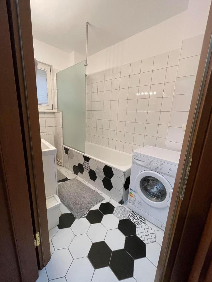 Appartamento Interbellic Flat Bucarest Esterno foto