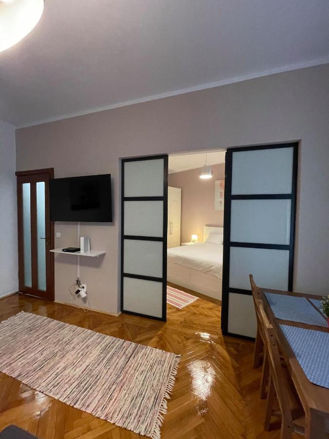 Appartamento Interbellic Flat Bucarest Esterno foto