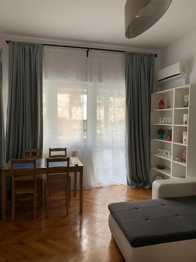 Appartamento Interbellic Flat Bucarest Esterno foto